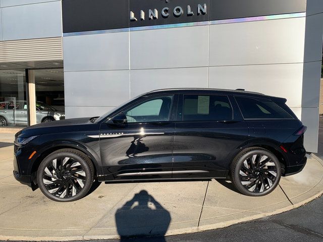 Used 2024 Lincoln Nautilus Reserve w/ Equipment Group 202A AWD/4WD image 2