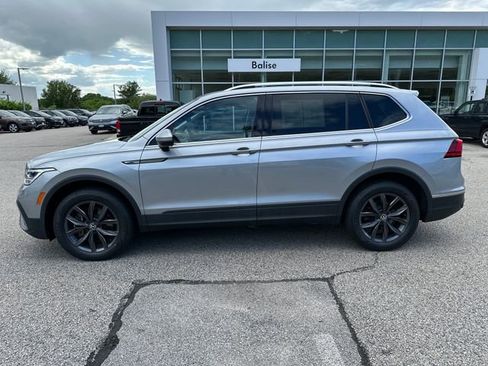 Certified 2023 Volkswagen Tiguan SE w/ Panoramic Sunroof Package AWD/4WD image 5