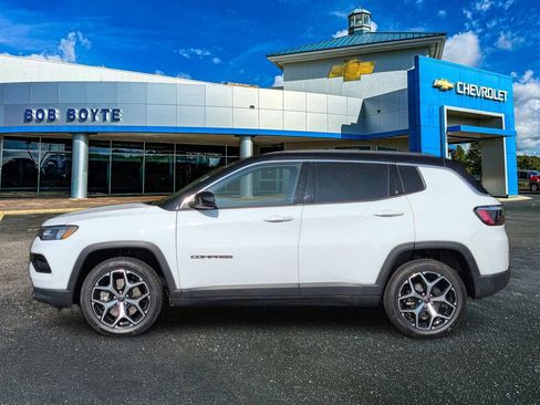 Used 2025 Jeep Compass Limited AWD/4WD image 7