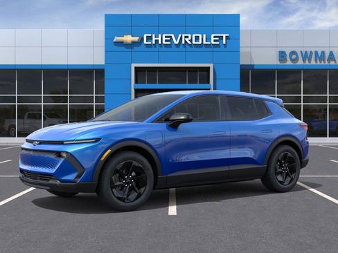 New 2026 Chevrolet Equinox EV LT image 2