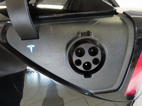 Used 2021 Tesla Model 3 Standard Range Plus image 41