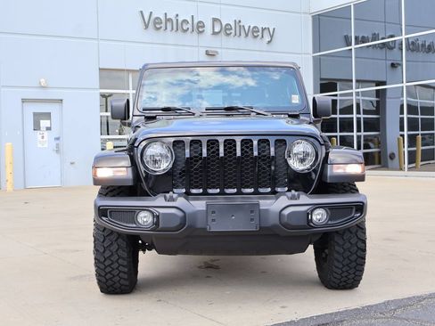 Used 2022 Jeep Gladiator Sport AWD/4WD image 2
