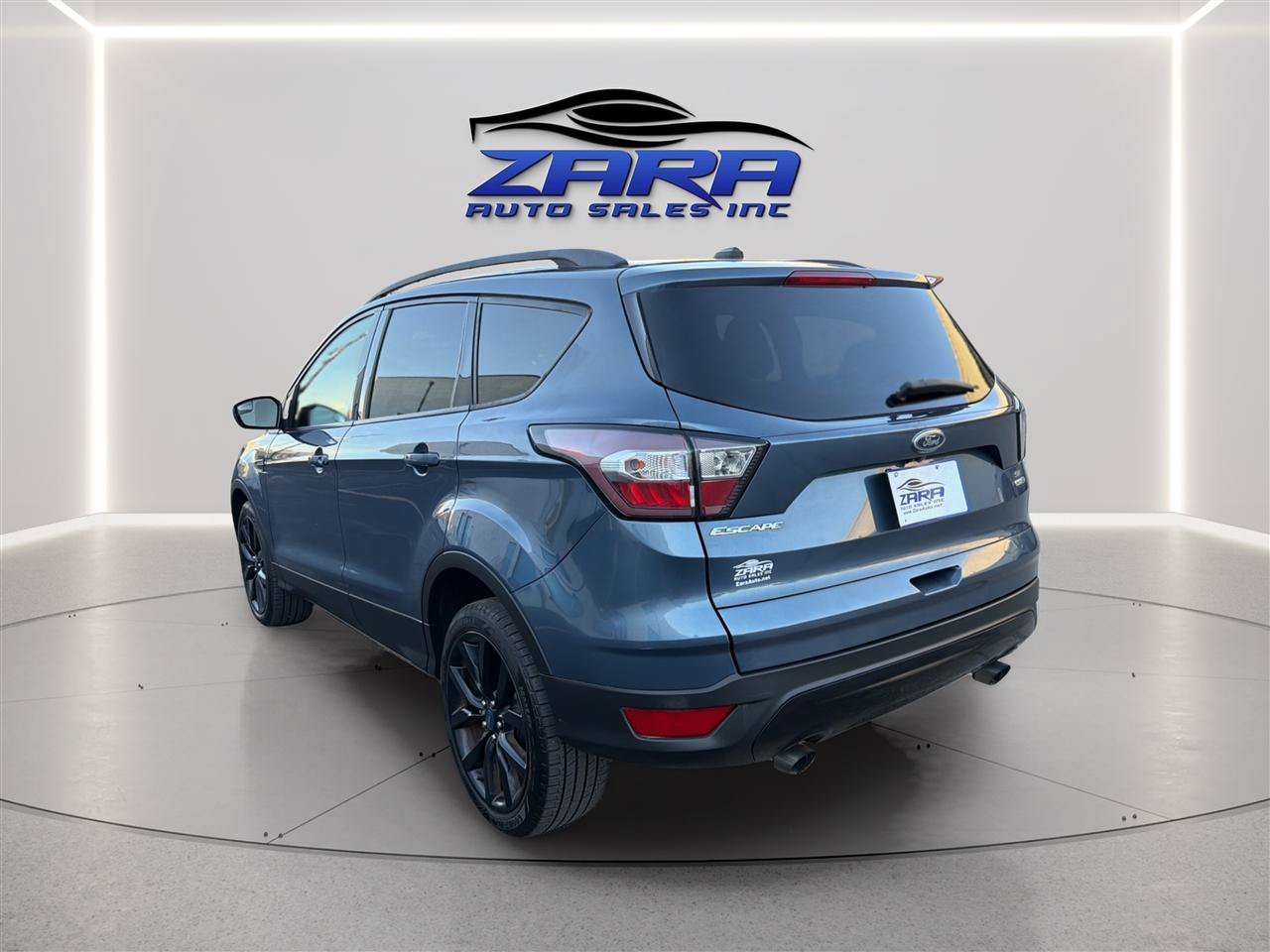 Used 2018 Ford Escape SE w/ SE Sport Appearance Package AWD/4WD image 5