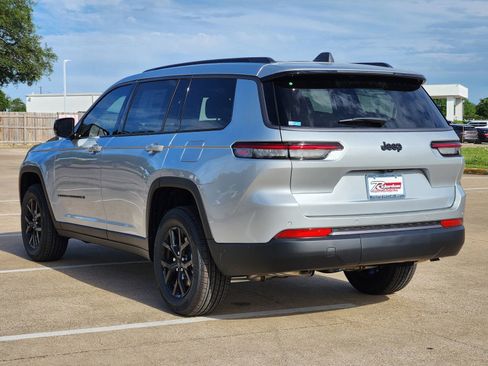 New 2026 Jeep Grand Cherokee L 2WD image 4