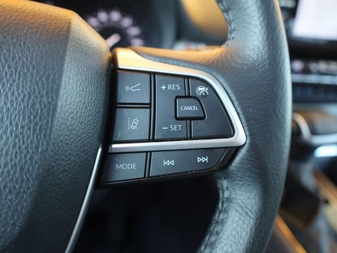 Used 2024 Toyota Sienna XLE image 40