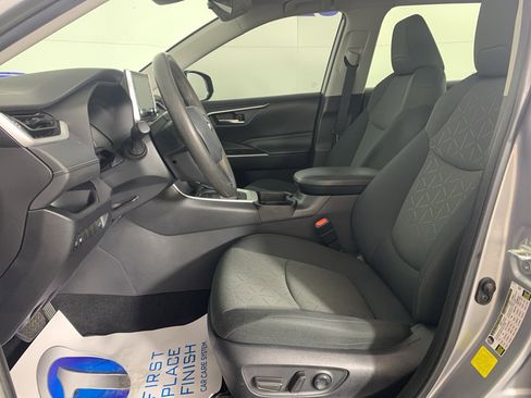 Used 2021 Toyota RAV4 XLE w/ Convenience Package image 15