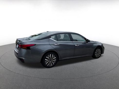 Used 2025 Nissan Altima 2.5 SV image 14