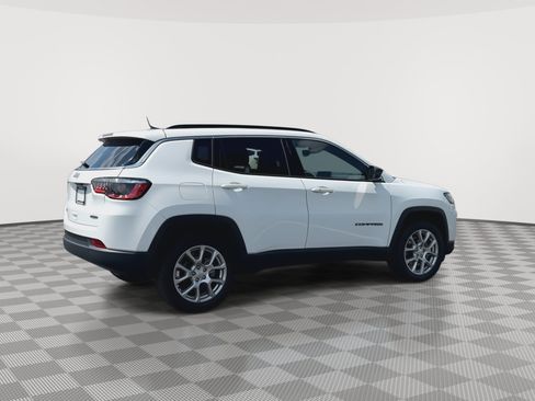 Used 2023 Jeep Compass Latitude AWD/4WD image 8