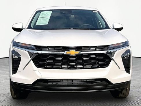 Used 2026 Chevrolet Trax LS w/ LS Convenience Package FWD image 2
