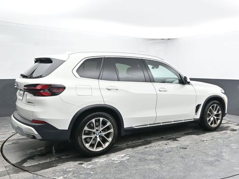 Used 2024 BMW X5 xDrive50e image 10