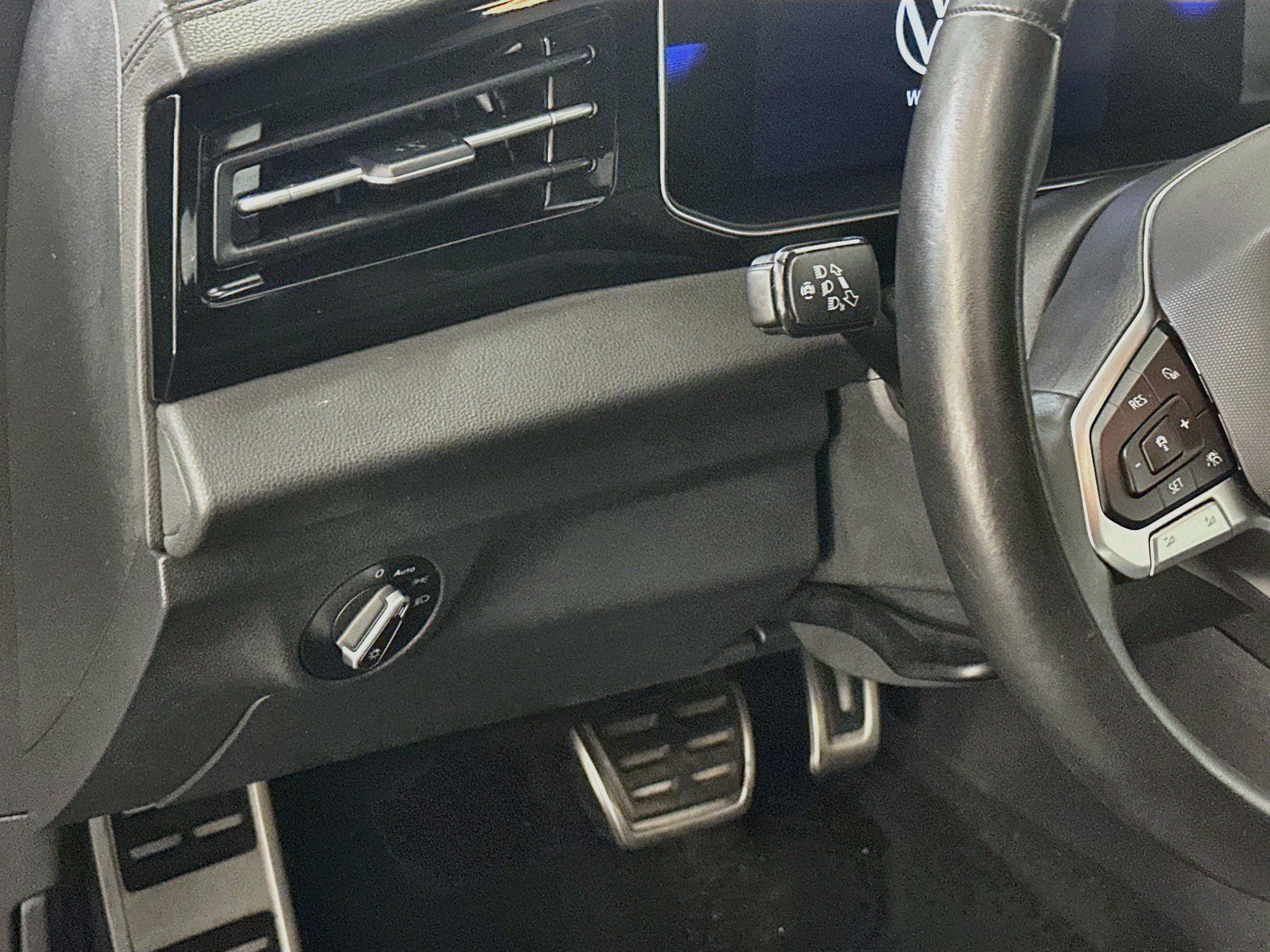 Used 2025 Volkswagen Jetta Sport FWD image 17