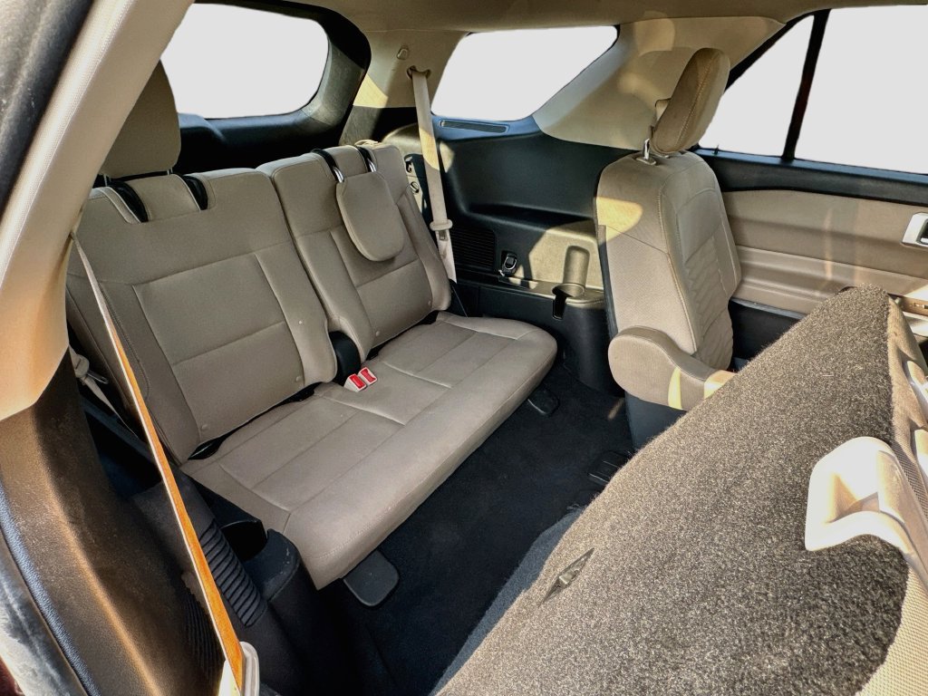 Used 2020 Ford Explorer XLT w/ Comfort Package RWD image 34