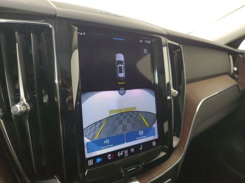 Certified 2023 Volvo XC60 B5 Plus w/ Climate Package image 31