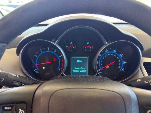 Used 2016 Chevrolet Cruze LT w/ Technology Package image 16