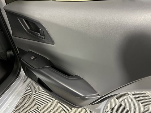 Used 2025 Toyota Prius LE image 28