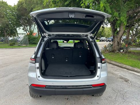 Certified 2024 Jeep Grand Cherokee Limited w/ Black Appearance Package image 42