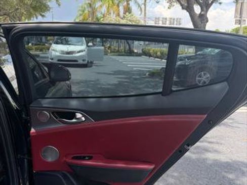 Used 2018 Kia Stinger GT1 RWD image 16