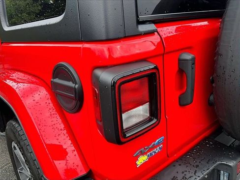Used 2024 Jeep Wrangler Unlimited w/ Convenience Group AWD/4WD image 34