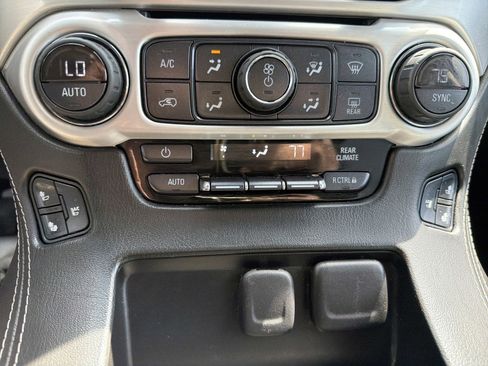 Used 2016 GMC Yukon XL SLT w/ Open Road Package AWD/4WD image 23
