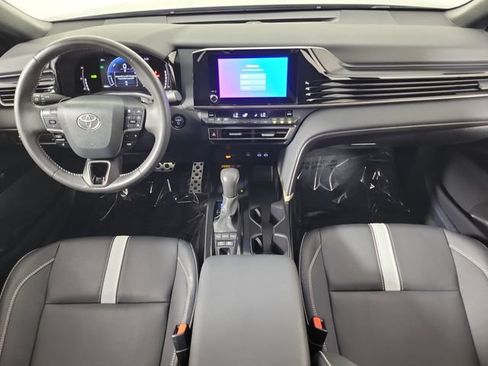 Used 2025 Toyota Camry SE w/ Convenience Package FWD image 16
