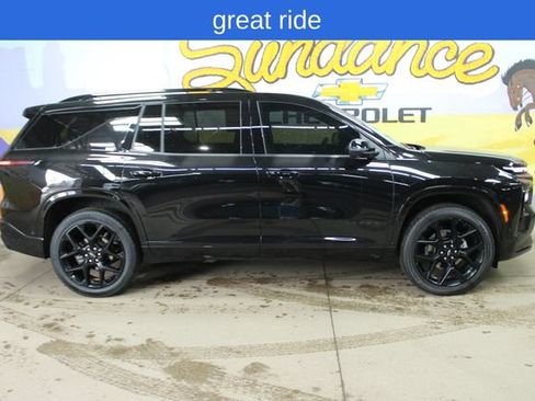 Used 2025 Chevrolet Traverse RS w/ LPO, Floor Liner Package AWD/4WD image 1