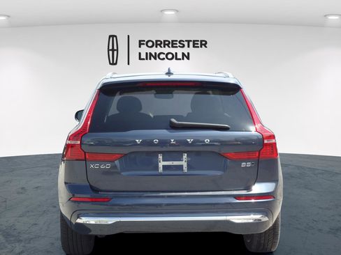 Used 2022 Volvo XC60 B5 Inscription w/ Advanced Package image 4