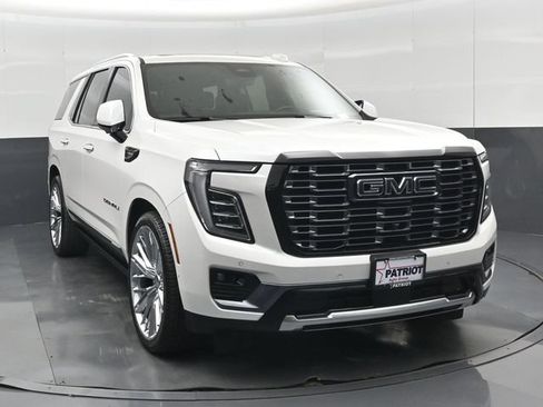 Used 2025 GMC Yukon Denali Ultimate AWD/4WD image 36
