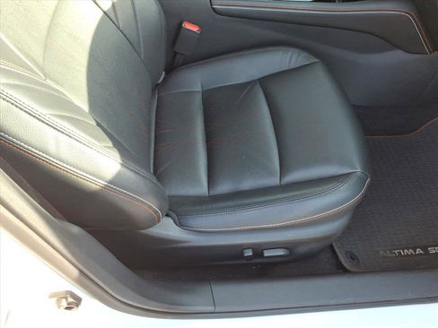 Used 2023 Nissan Altima 2.5 SR w/ SR Premium Package image 17