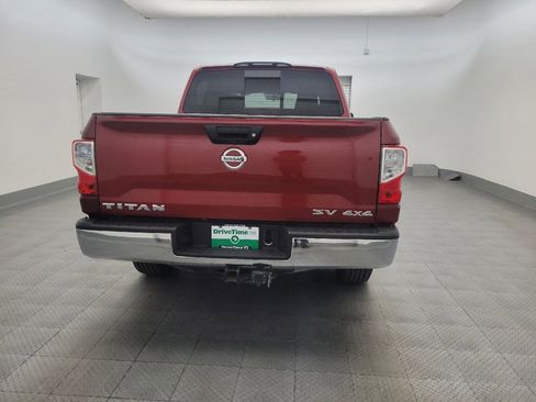 Used 2018 Nissan Titan SV image 7