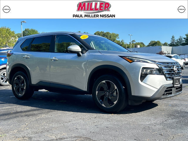 Certified 2025 Nissan Rogue SV AWD/4WD image 1