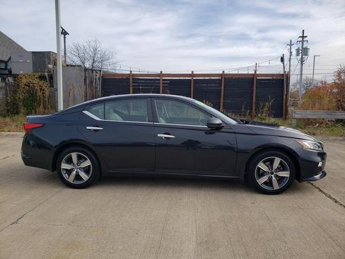 Used 2021 Nissan Altima 2.5 SV w/ SV Premium Package image 10