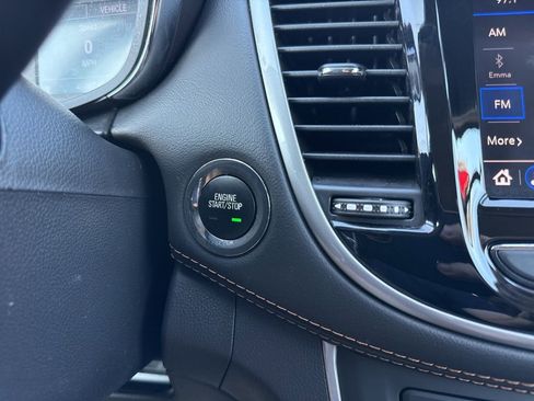 Used 2020 Chevrolet Trax LT w/ LT Convenience Package image 20