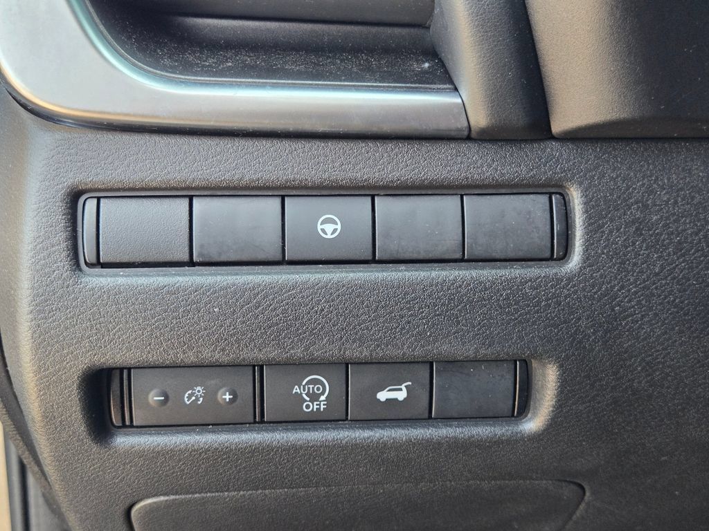Used 2025 Nissan Rogue SV FWD image 22