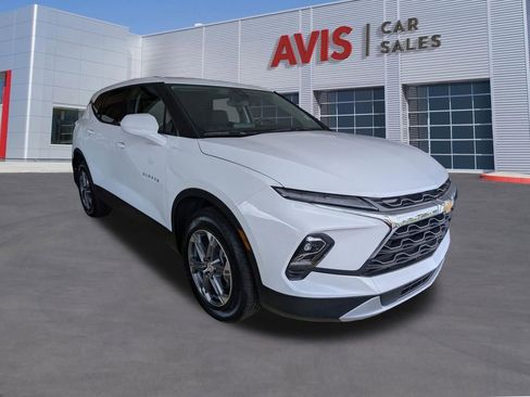 Used 2025 Chevrolet Blazer LT FWD image 3