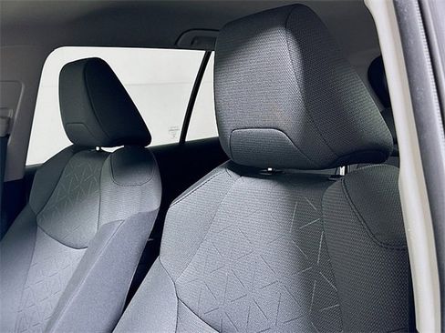 Used 2022 Toyota RAV4 XLE image 19