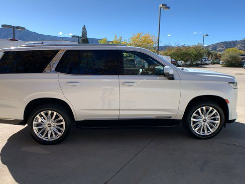 Used 2022 Cadillac Escalade Luxury image 6