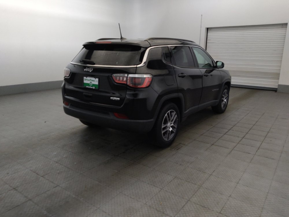 Used 2019 Jeep Compass Latitude FWD image 9