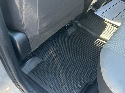 Used 2018 Toyota RAV4 XLE AWD/4WD image 27