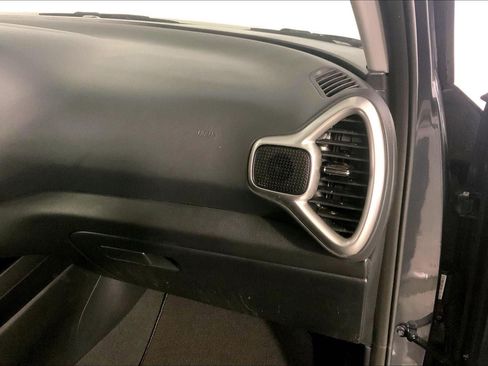 Used 2025 Kia Soul LX w/ LX Technology Package FWD image 16