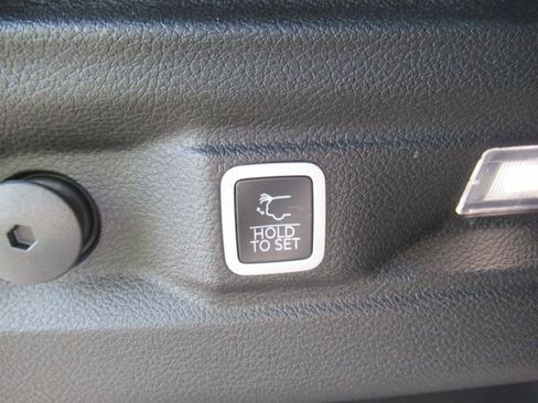 Used 2025 Jeep Grand Cherokee L Laredo RWD image 37