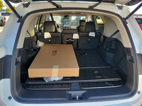 New 2025 Honda Pilot Touring image 8