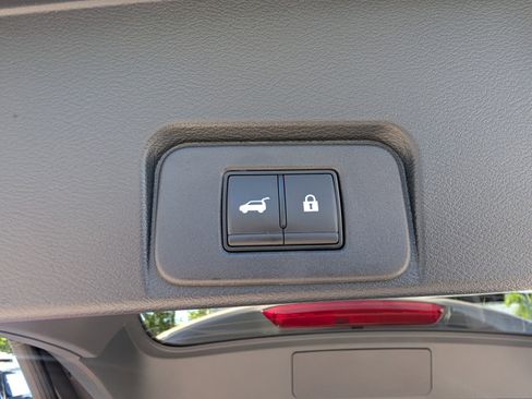 Certified 2025 Nissan Rogue SV AWD/4WD image 16