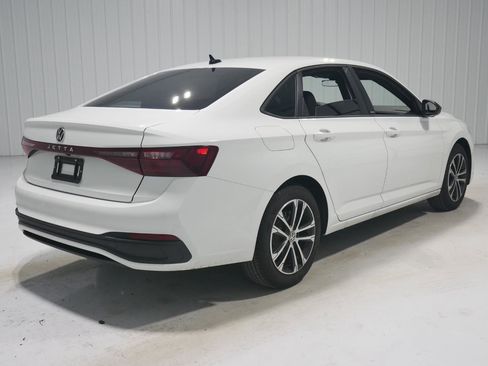 Used 2025 Volkswagen Jetta Sport image 5