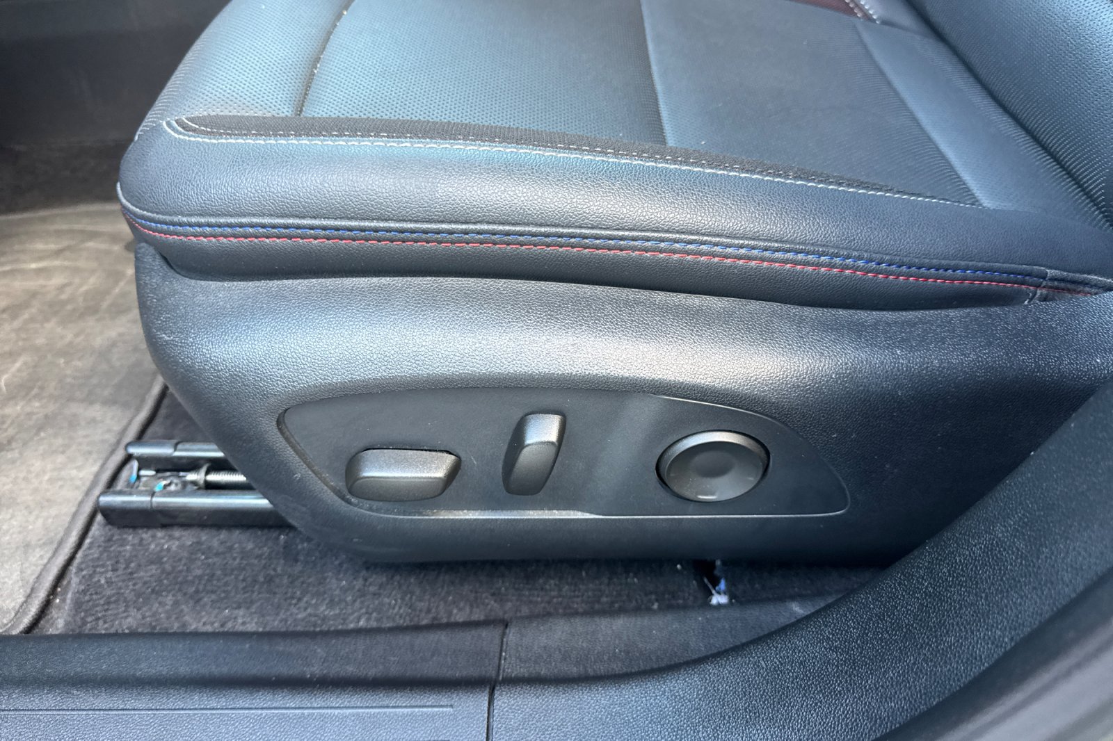 Used 2024 Chevrolet Equinox EV RS FWD image 14