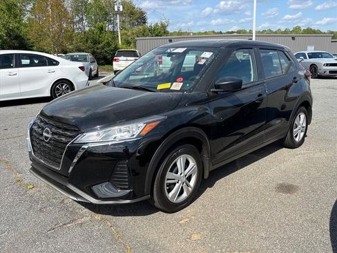 Used 2025 Nissan Kicks Play S image 2
