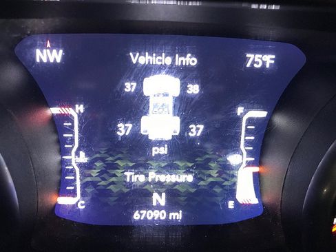 Used 2020 Jeep Gladiator Overland AWD/4WD image 23