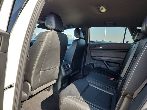 Used 2021 Volkswagen Atlas Cross Sport SE w/ 20" Black Wheels Package image 12