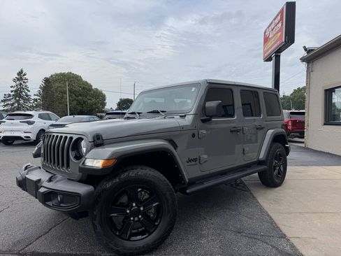 Used 2021 Jeep Wrangler Unlimited Sahara AWD/4WD image 2