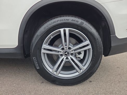 Used 2021 Mercedes-Benz GLC 300 4MATIC image 3
