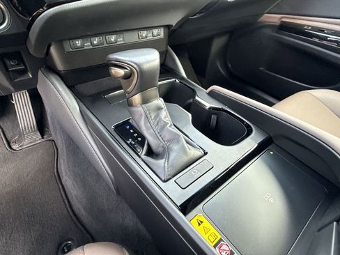 Used 2025 Lexus ES 350 w/ Premium Package image 20